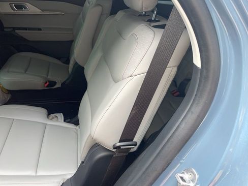 Used 2025 Ford Explorer Active w/ Active Comfort Package image 15