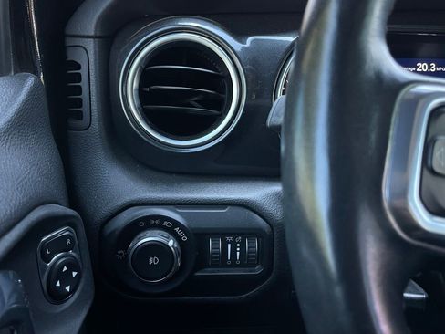 Used 2021 Jeep Wrangler Unlimited Sahara AWD/4WD image 13