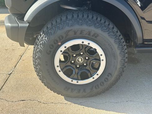 New 2025 Ford Bronco Badlands w/ Sasquatch Package AWD/4WD image 3