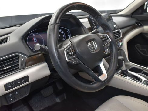 Used 2018 Honda Accord Touring image 12