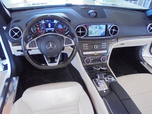 Used 2017 Mercedes-Benz SL 550 image 8