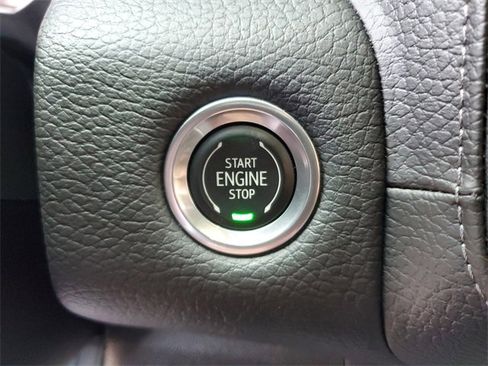 Used 2021 GMC Yukon XL Denali w/ Denali Premium Package image 24