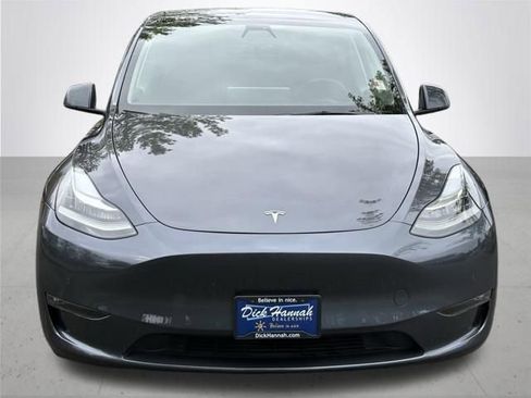 Used 2022 Tesla Model Y Long Range AWD/4WD image 3