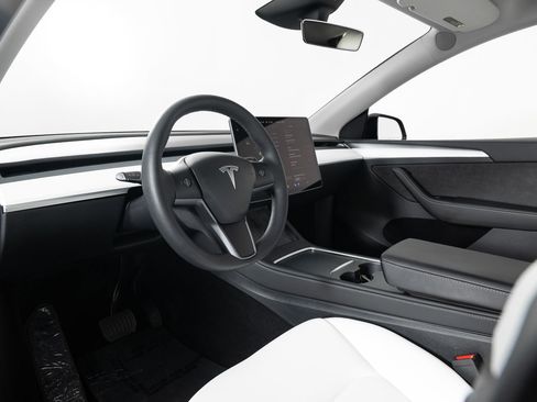 Used 2023 Tesla Model Y Long Range image 12