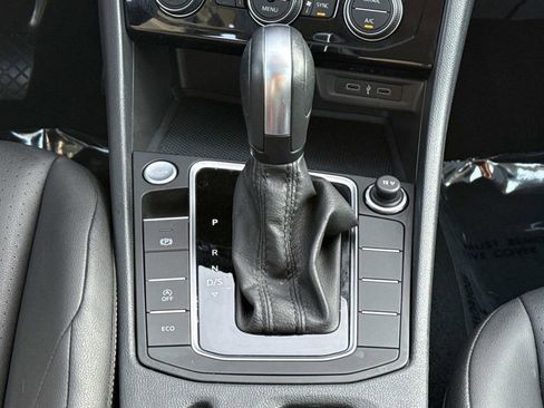 Used 2020 Volkswagen Jetta SE w/ SE Cold Weather Package FWD image 15