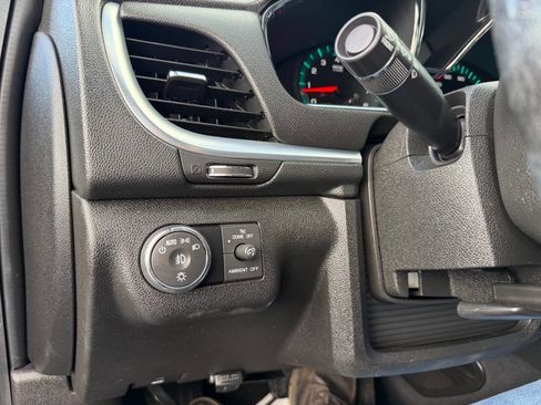 Used 2014 Chevrolet Traverse LT image 15