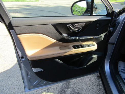 Used 2022 Lincoln Corsair Reserve w/ Equipment Group 201A image 11