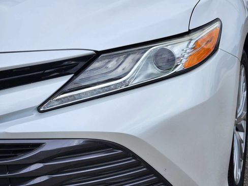 Used 2019 Toyota Camry XLE FWD image 7