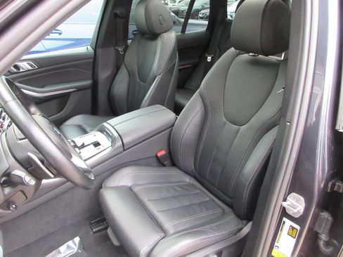 Used 2020 BMW X5 xDrive40i w/ Premium Package image 32