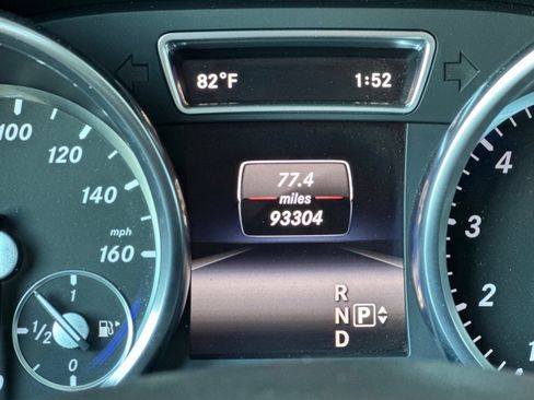 Used 2015 Mercedes-Benz GL 550 4MATIC image 33