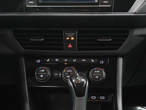 Used 2022 Volkswagen Jetta SE FWD image 17