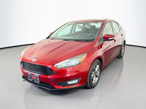 Used 2017 Ford Focus SE FWD image 4
