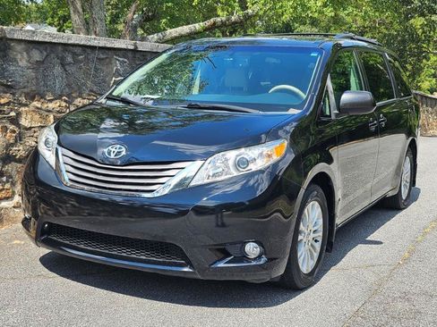 Used 2014 Toyota Sienna XLE FWD image 13