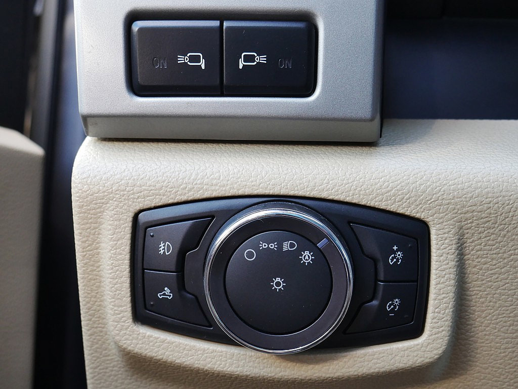 Used 2018 Ford F150 Lariat w/ Equipment Group 502A Luxury AWD/4WD image 29