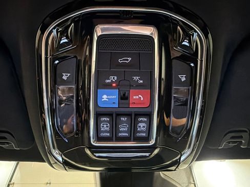 Used 2024 Jeep Grand Wagoneer L Series III AWD/4WD image 29