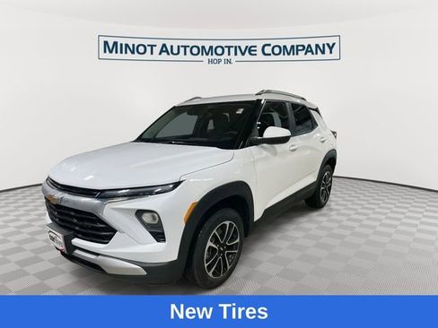 Used 2025 Chevrolet TrailBlazer LT AWD/4WD image 4