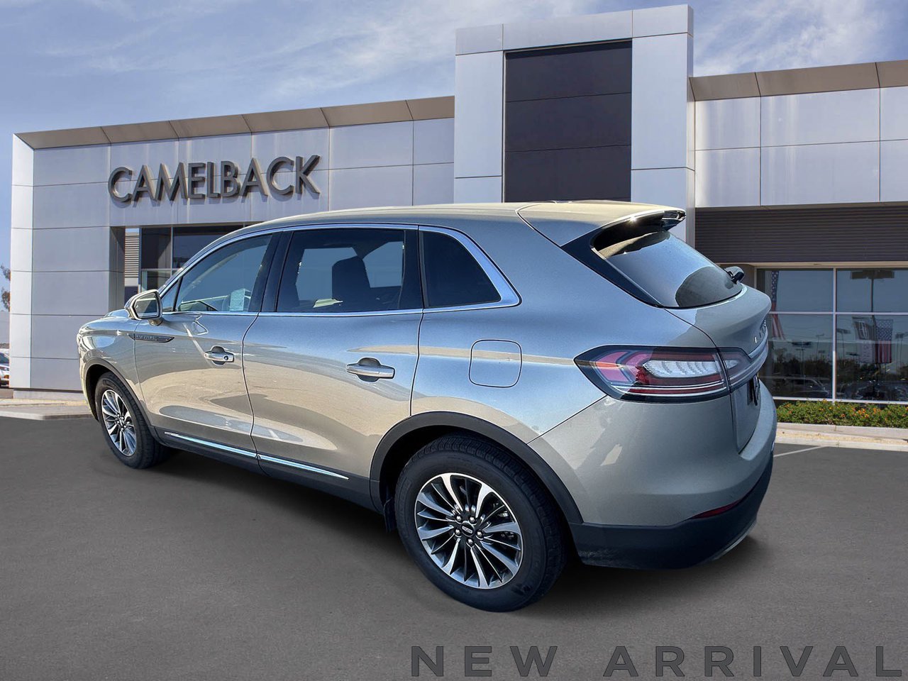 Used 2023 Lincoln Nautilus FWD w/ Premium Package image 7