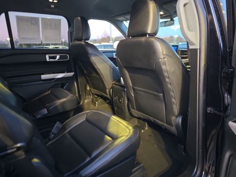 Used 2023 Ford Explorer XLT w/ Equipment Group 202A image 31