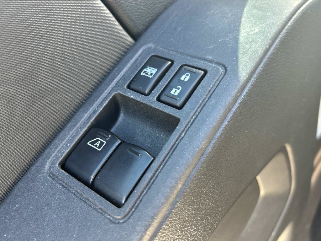 Used 2024 Nissan Frontier S RWD image 12