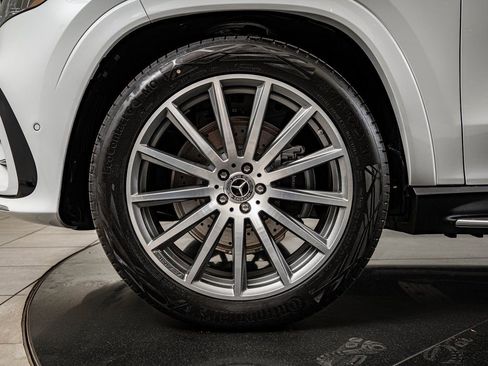 New 2026 Mercedes-Benz GLS 580 4MATIC image 14