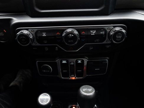 Used 2020 Jeep Wrangler Unlimited Sahara AWD/4WD image 15