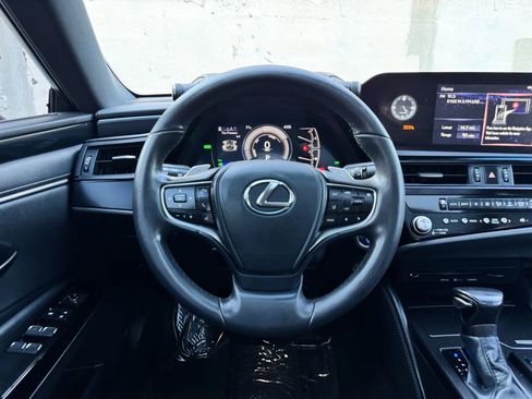 Used 2022 Lexus ES 300h w/ Accessory Package 2 image 27