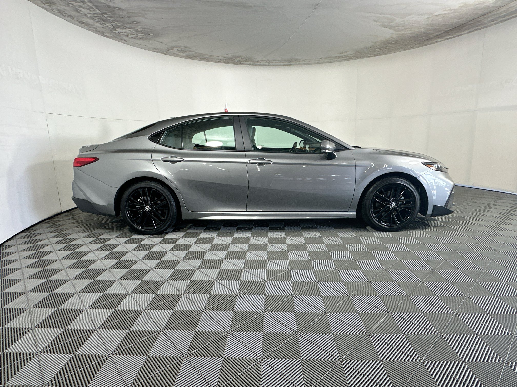 Used 2026 Toyota Camry SE FWD image 2