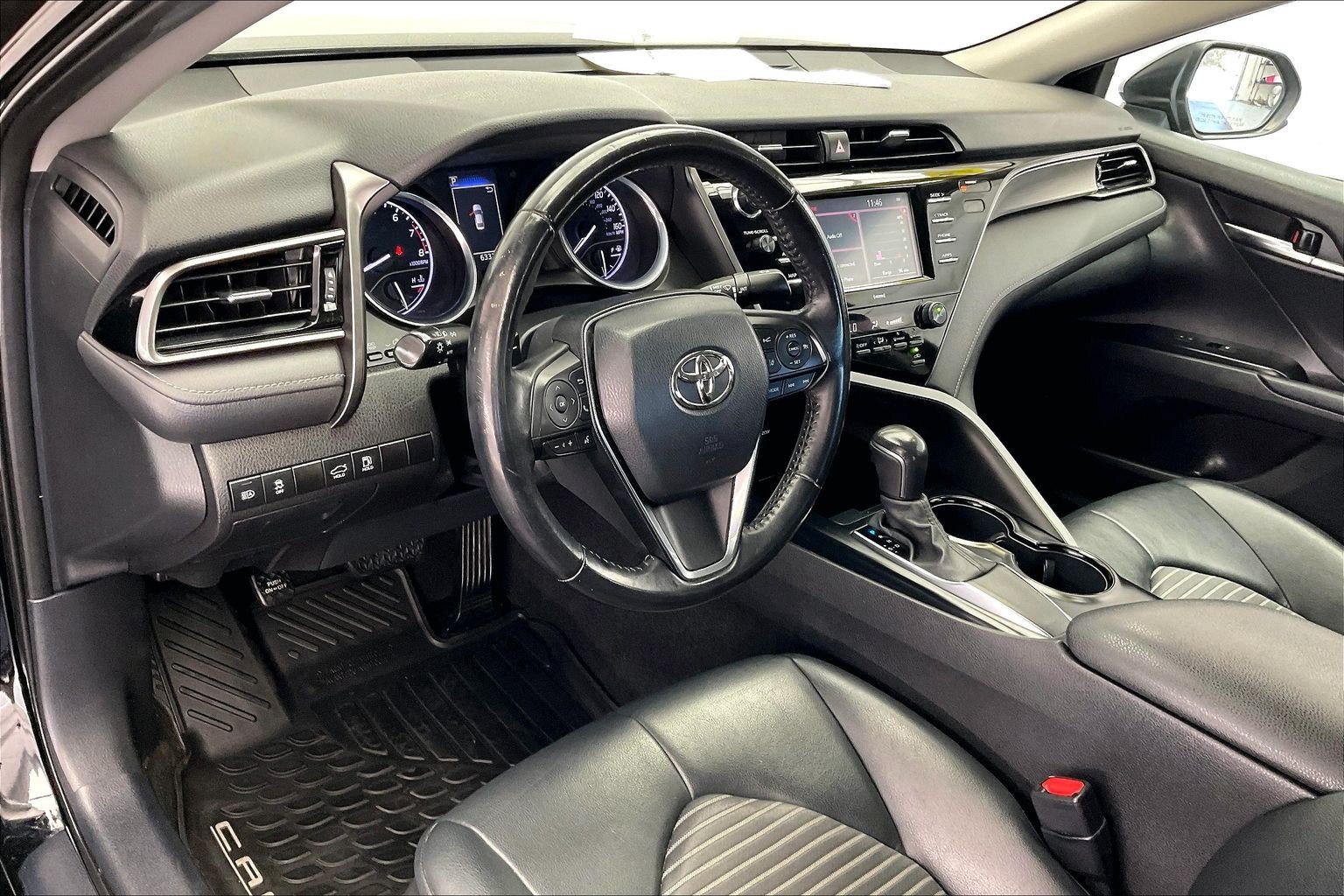 Used 2020 Toyota Camry SE FWD image 14