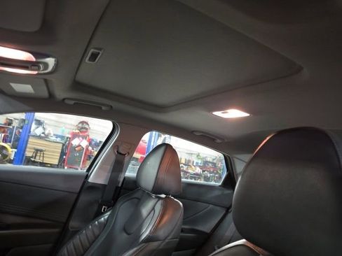 Used 2025 Hyundai Elantra Limited image 9