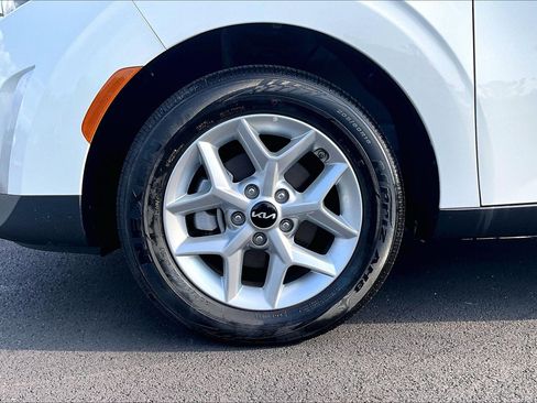 Used 2025 Kia Soul LX w/ LX Technology Package FWD image 8