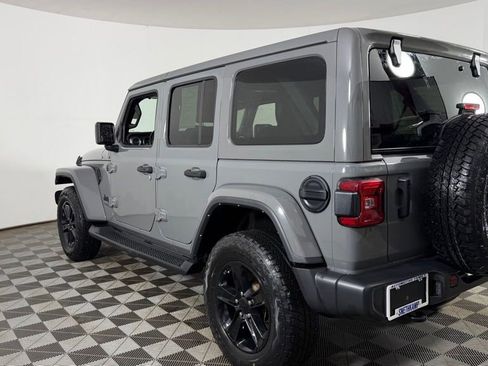 Used 2022 Jeep Wrangler Unlimited Sahara AWD/4WD image 6