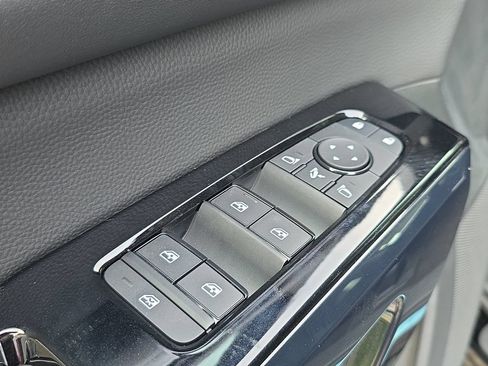 New 2026 Nissan Pathfinder Platinum AWD/4WD image 22