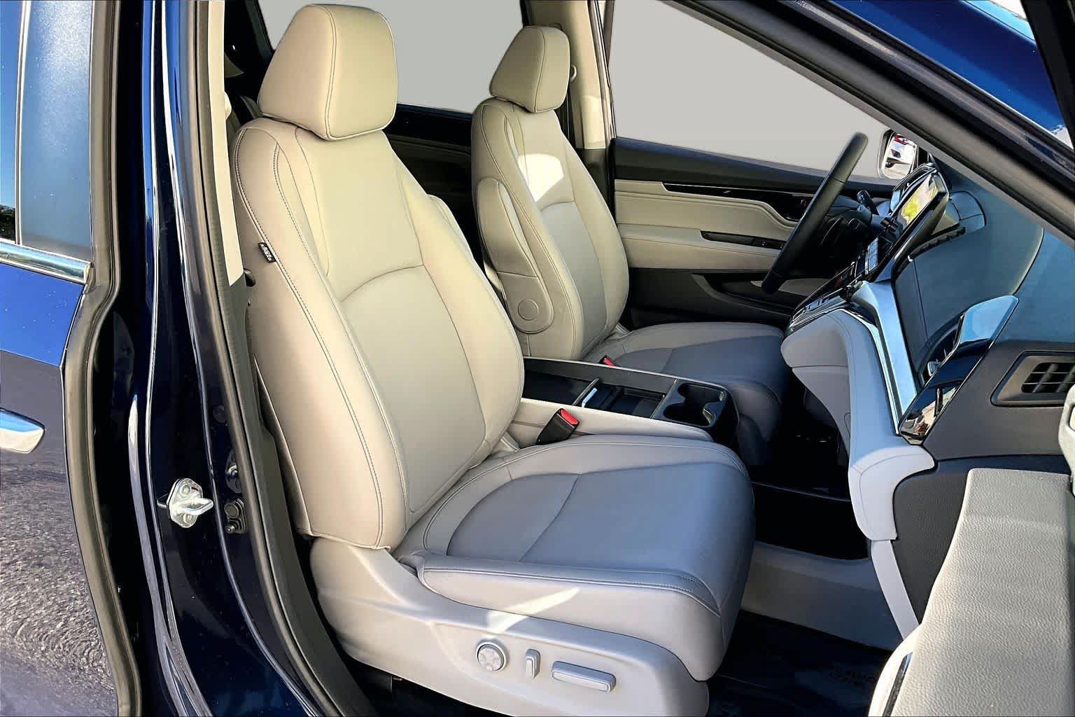 Used 2024 Honda Odyssey Touring image 9