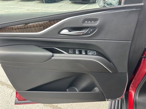 Used 2024 Cadillac Escalade ESV Premium Luxury Platinum image 29