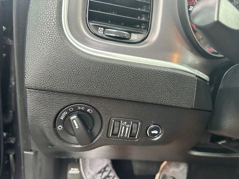 Used 2020 Dodge Charger SXT w/ Blacktop Package image 12