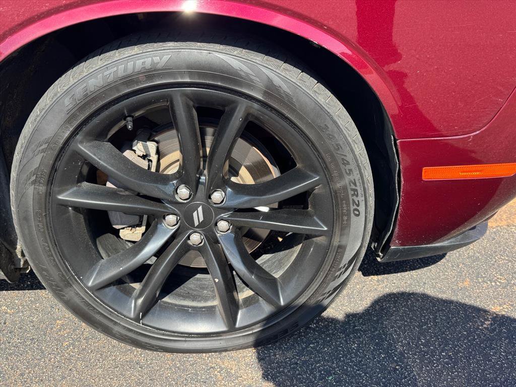 Used 2018 Dodge Challenger R/T w/ Blacktop Package RWD image 2