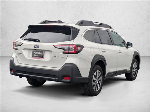 Used 2025 Subaru Outback Premium image 5