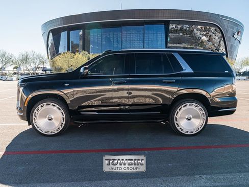 Used 2025 Cadillac Escalade Premium Luxury AWD/4WD image 55