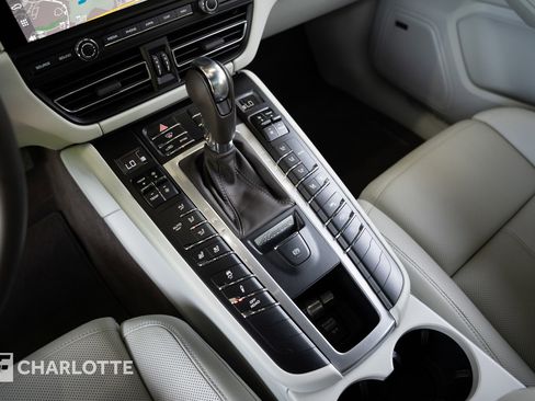 Used 2021 Porsche Macan Turbo AWD/4WD image 26