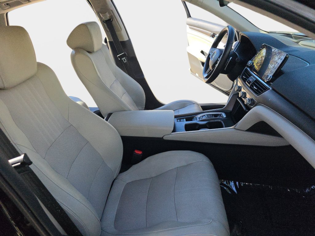 Used 2018 Honda Accord Touring image 12
