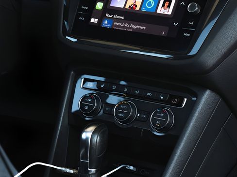 Used 2019 Volkswagen Tiguan SE w/ Panoramic Sunroof Package image 19