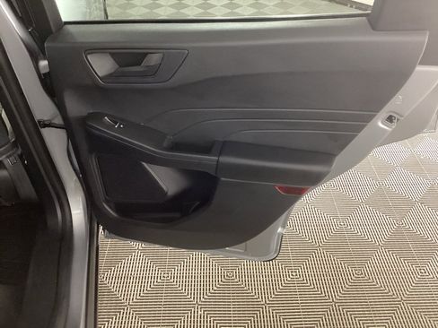 Used 2022 Ford Escape SE w/ SE Sport Appearance Package image 11