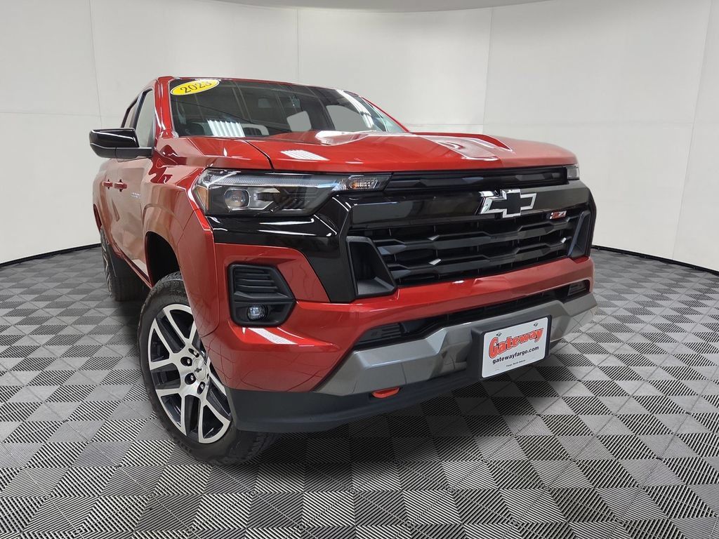 Used 2023 Chevrolet Colorado Z71 w/ Z71 Convenience Package 2 AWD/4WD image 2