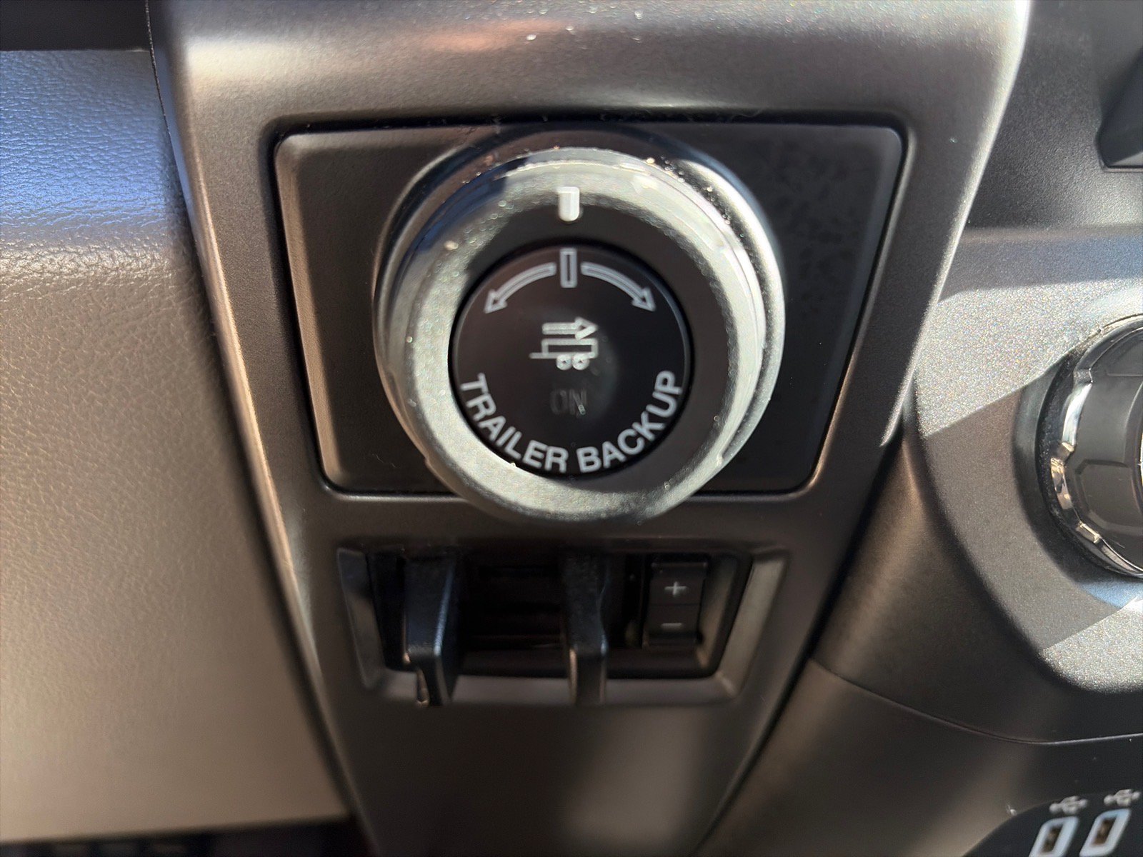 Used 2018 Ford F150 XLT w/ Equipment Group 302A Luxury AWD/4WD image 23