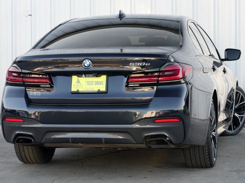 Used 2022 BMW 530e w/ Premium Package image 4