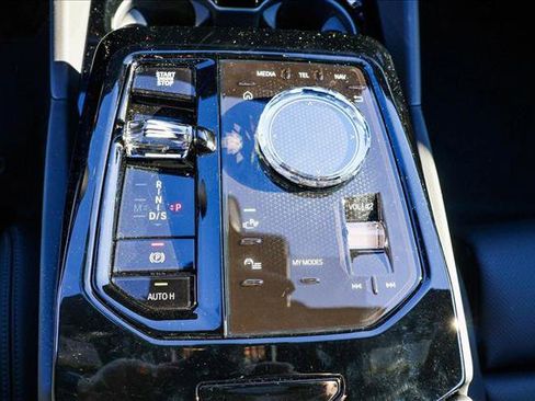 Used 2025 BMW 530i xDrive w/ Executive Package image 19