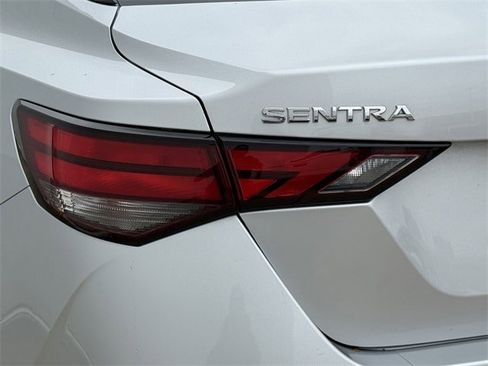 Used 2022 Nissan Sentra SV image 6