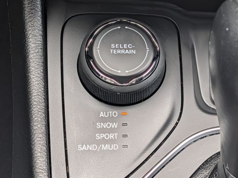 Used 2022 Jeep Cherokee Latitude Lux AWD/4WD image 31