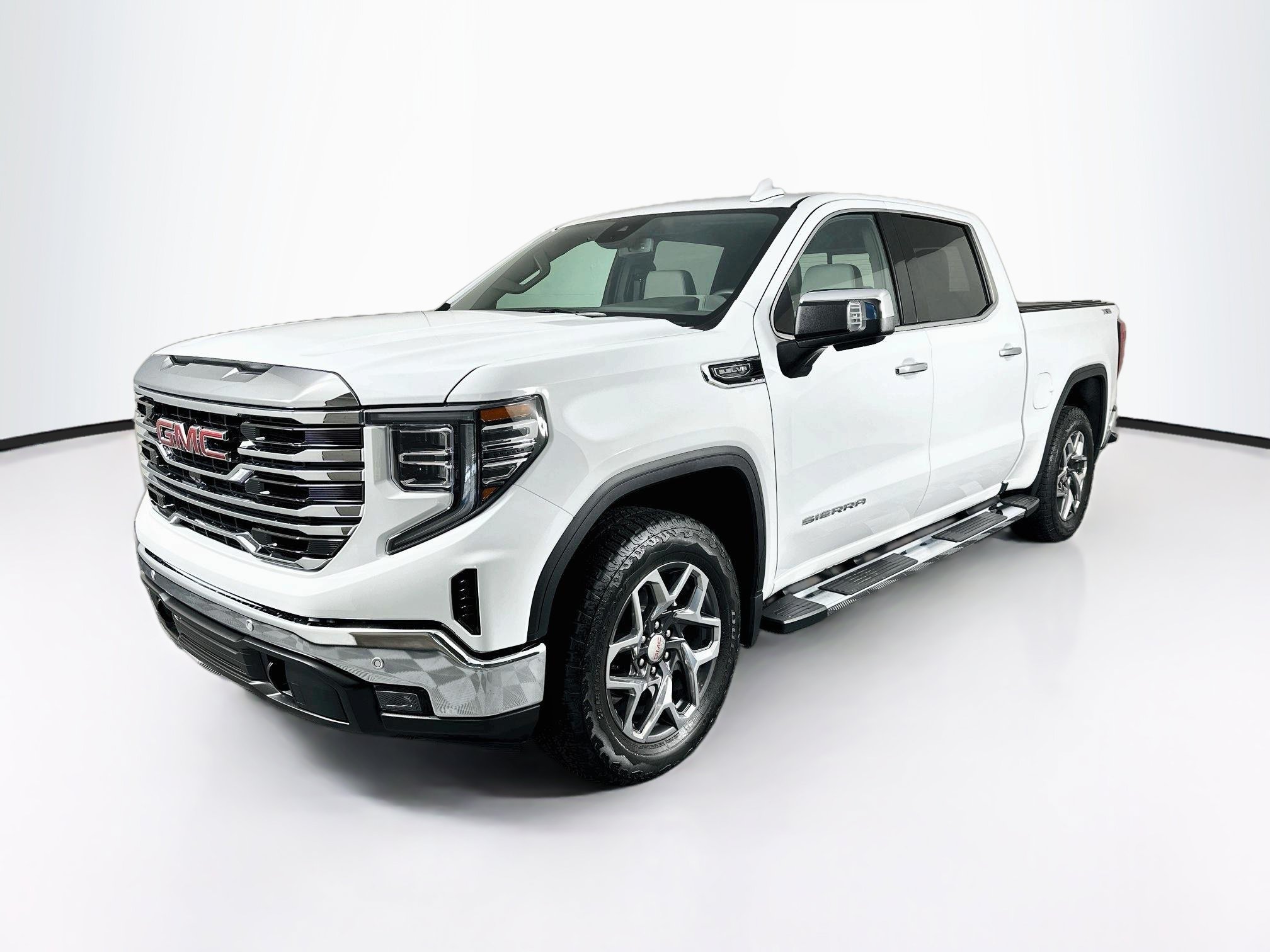 Used 2024 GMC Sierra 1500 SLT w/ SLT Premium Plus Package AWD/4WD image 3