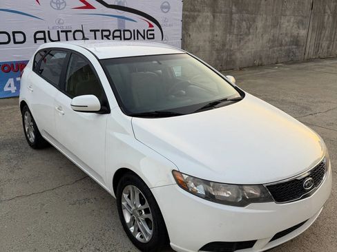 Used 2011 Kia Forte EX image 2